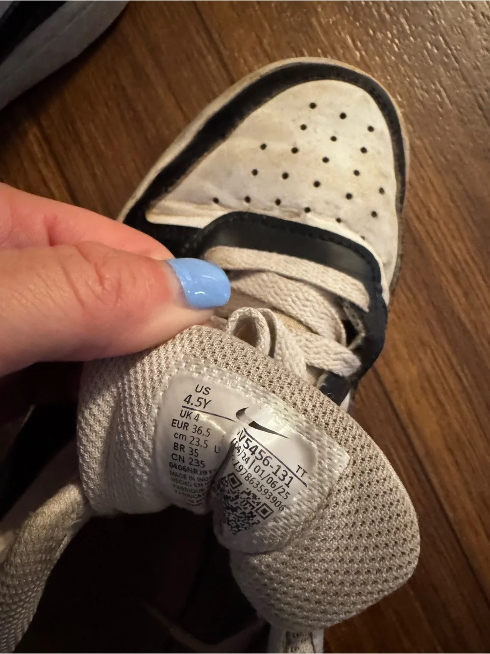 Nike kids sz 4.5y panda dunks. Black and white